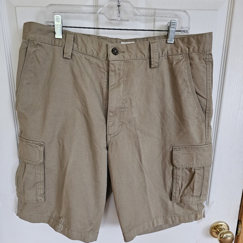 DOCKERS MEN CARGO KHAKI SHORTS SIZE 36 NWOT